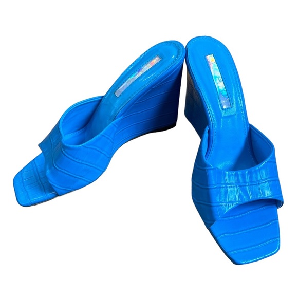 Liliana Shoes - NWOT Liliana Wedge Heels
